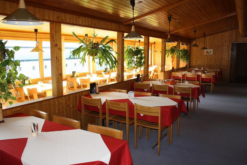Sporti Grusch Hostel Exterior photo