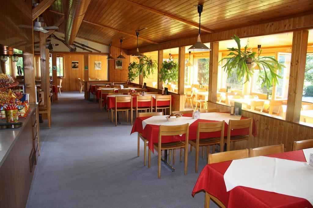 Sporti Grusch Hostel Exterior photo
